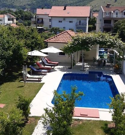 Apartmani Amira Требинє Екстер'єр фото